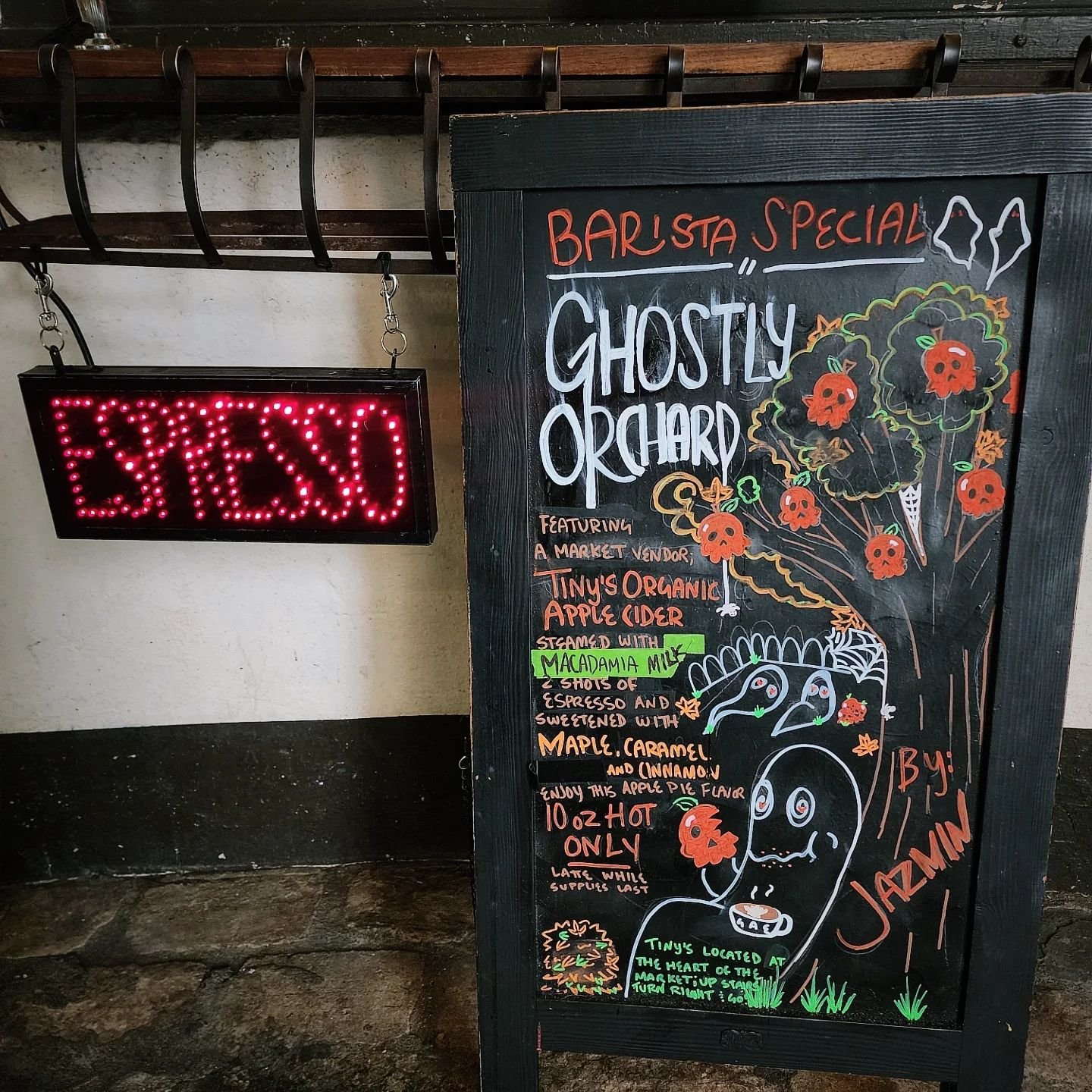🚨 BARISTA SPECIAL 🚨 Our newest addition is a perfect fall drink! 
Ghostly Orchard is brought to y'all by Jazminm. By combining apple cider, 2 shots of espresso, &amp; macadamia milk you get a delicious apple cider latte. We sweeten with  maple &amp